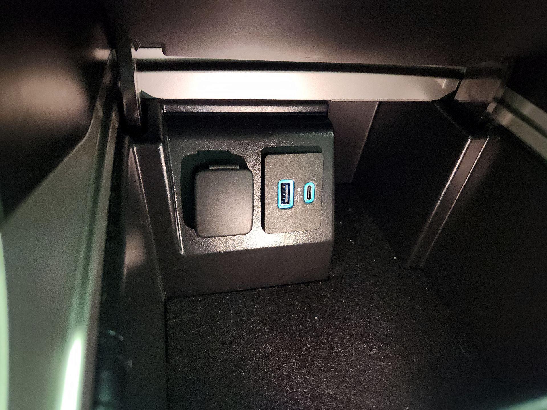 Thumbnail: 2022 Ford Explorer - 19