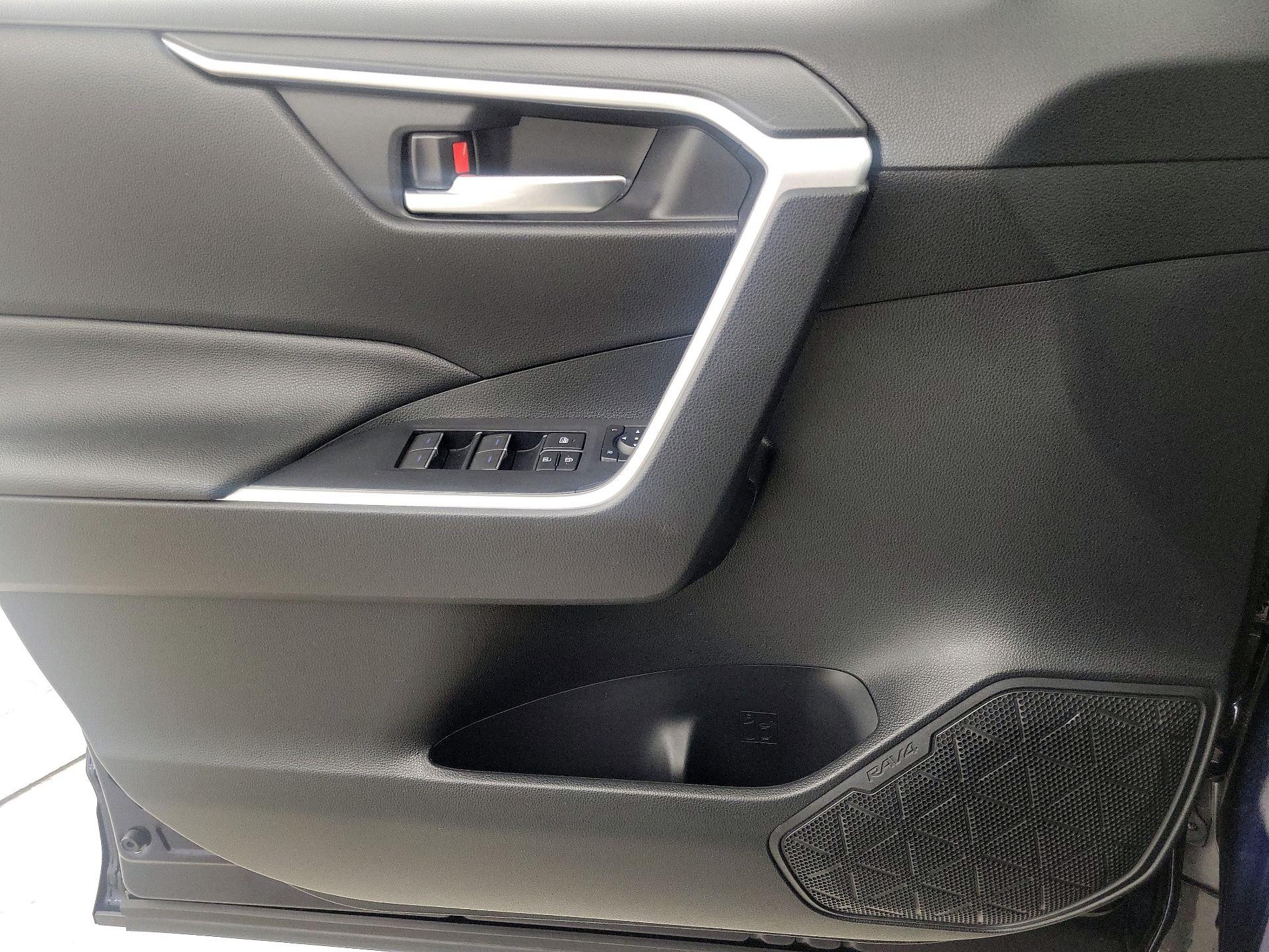 Thumbnail: 2022 Toyota RAV4 - 12