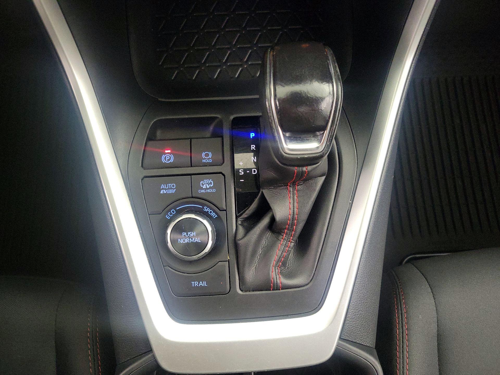 Thumbnail: 2022 Toyota RAV4 - 17