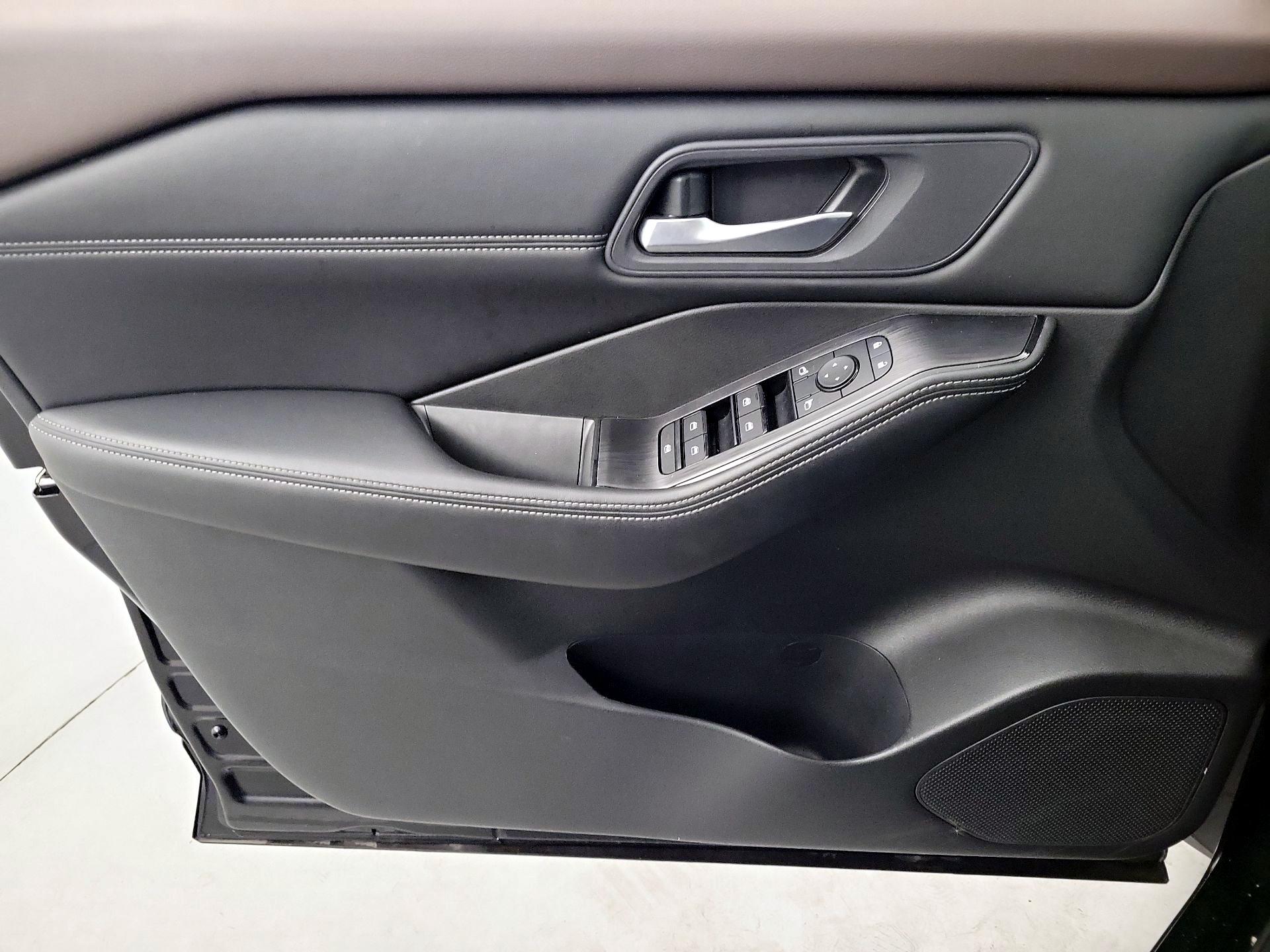 Thumbnail: 2023 Nissan Rogue - 10