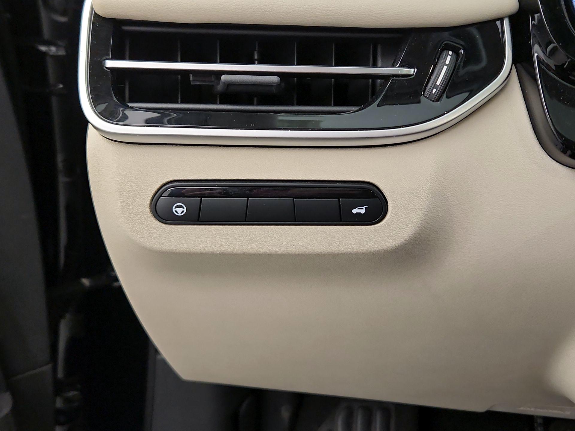 Thumbnail: 2023 INFINITI QX60 - 11