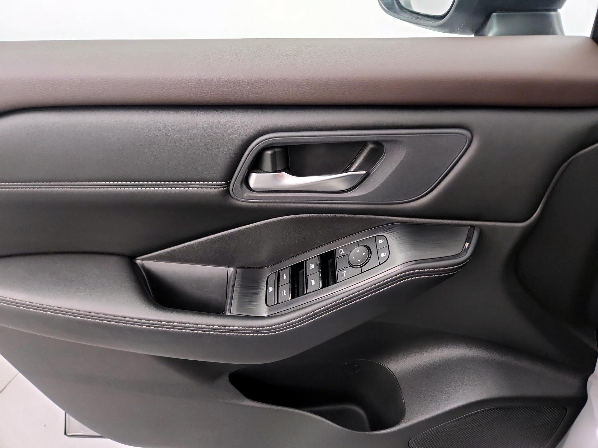 Thumbnail: 2023 Nissan Rogue - 10