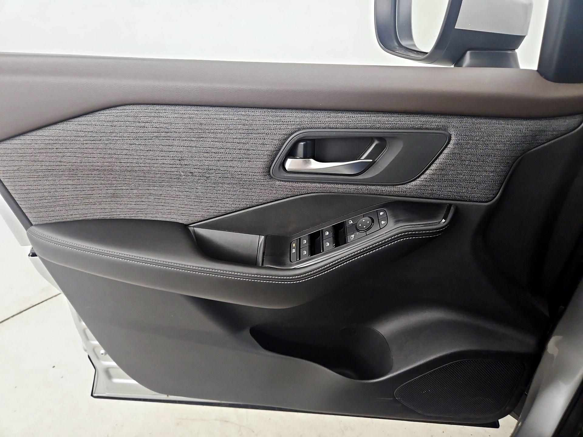 Thumbnail: 2023 Nissan Rogue - 12