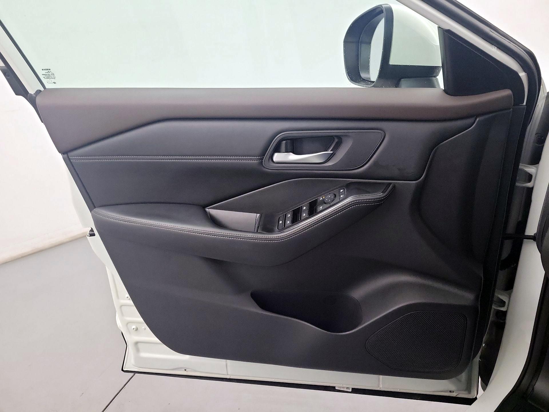 Thumbnail: 2023 Nissan Rogue - 10