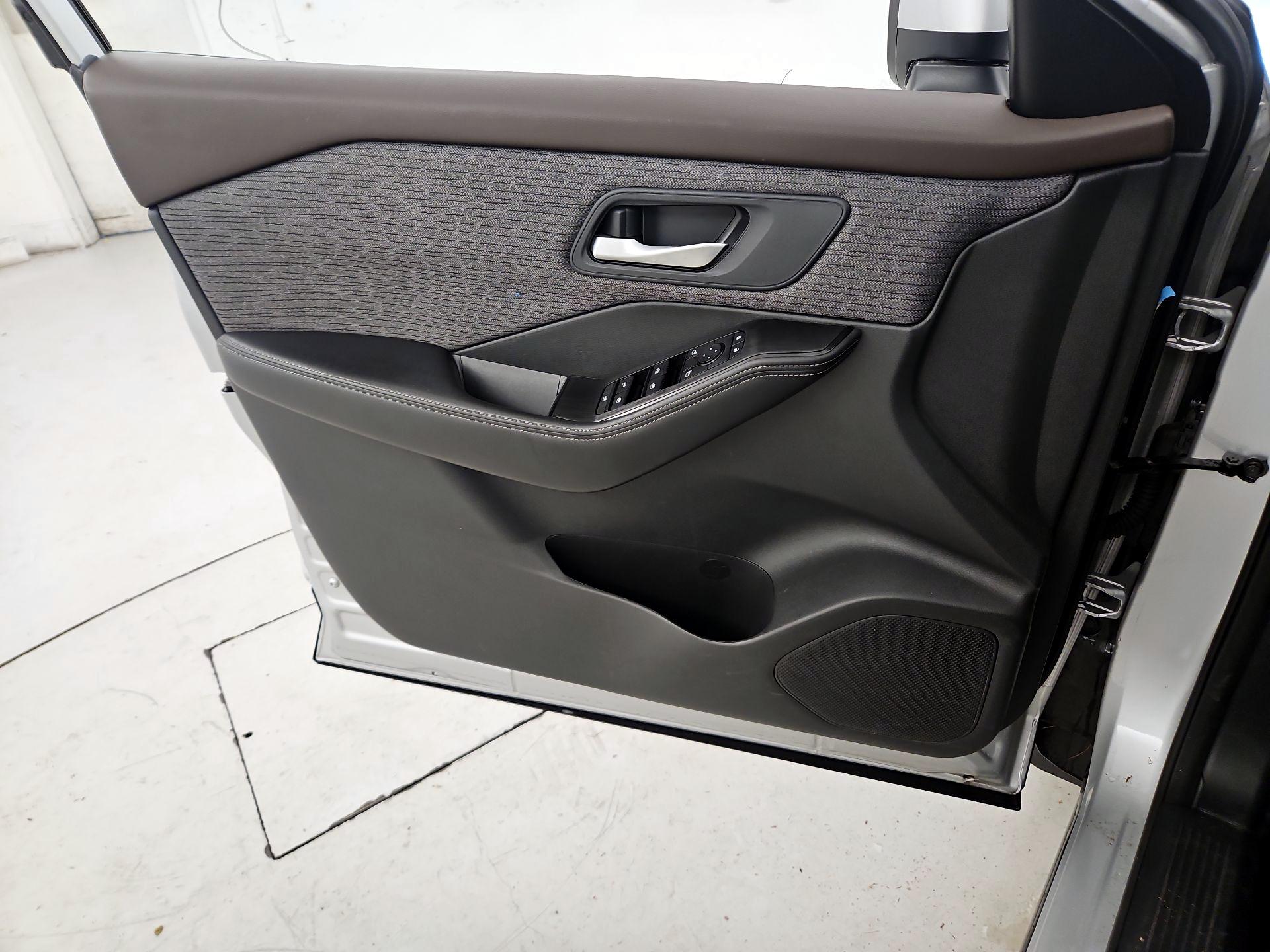 Thumbnail: 2022 Nissan Rogue - 12