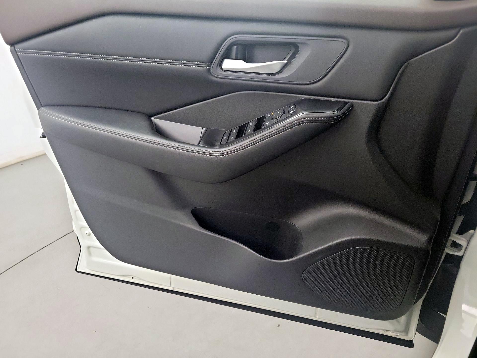 Thumbnail: 2023 Nissan Rogue - 10