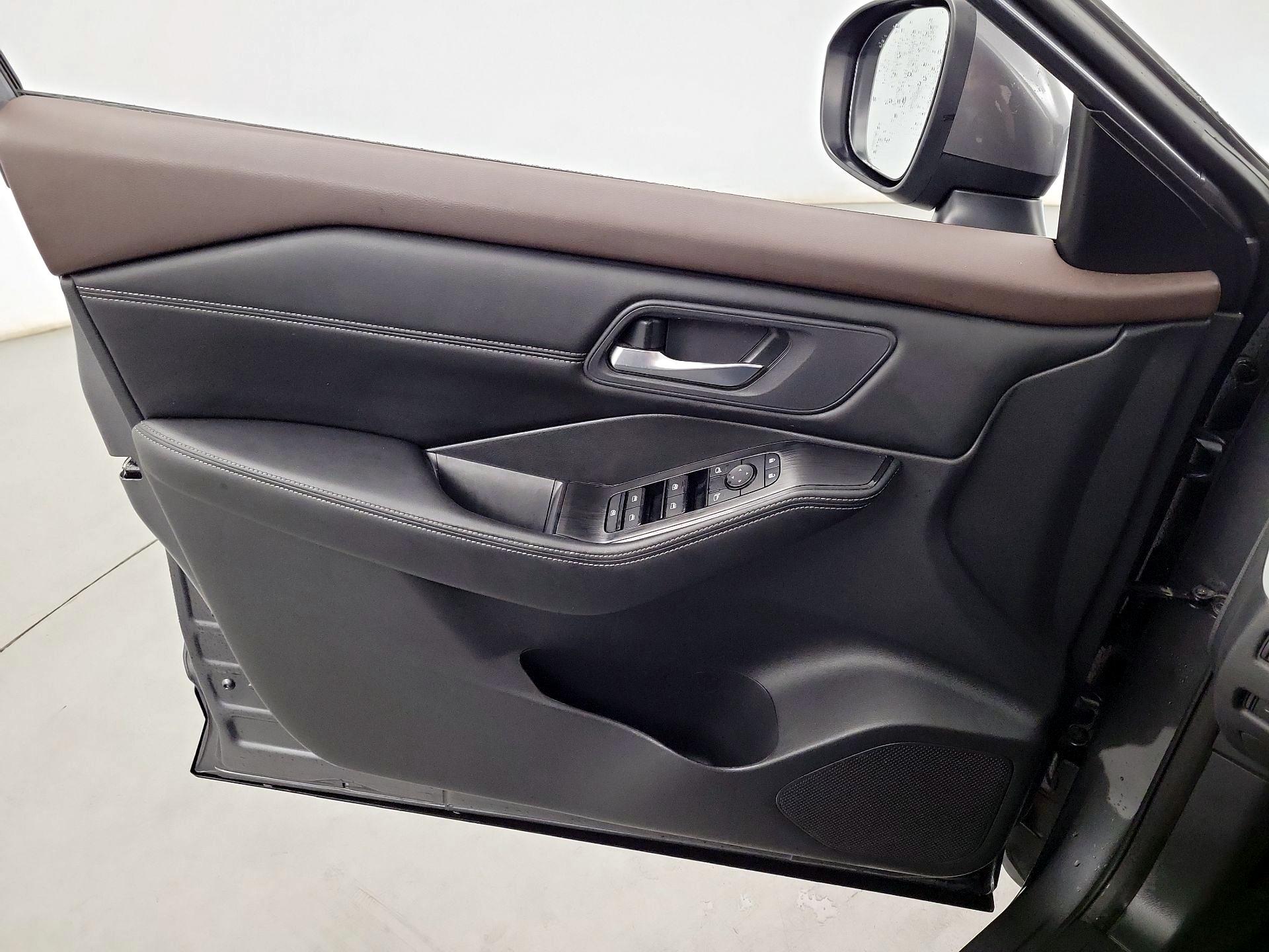 Thumbnail: 2022 Nissan Rogue - 10