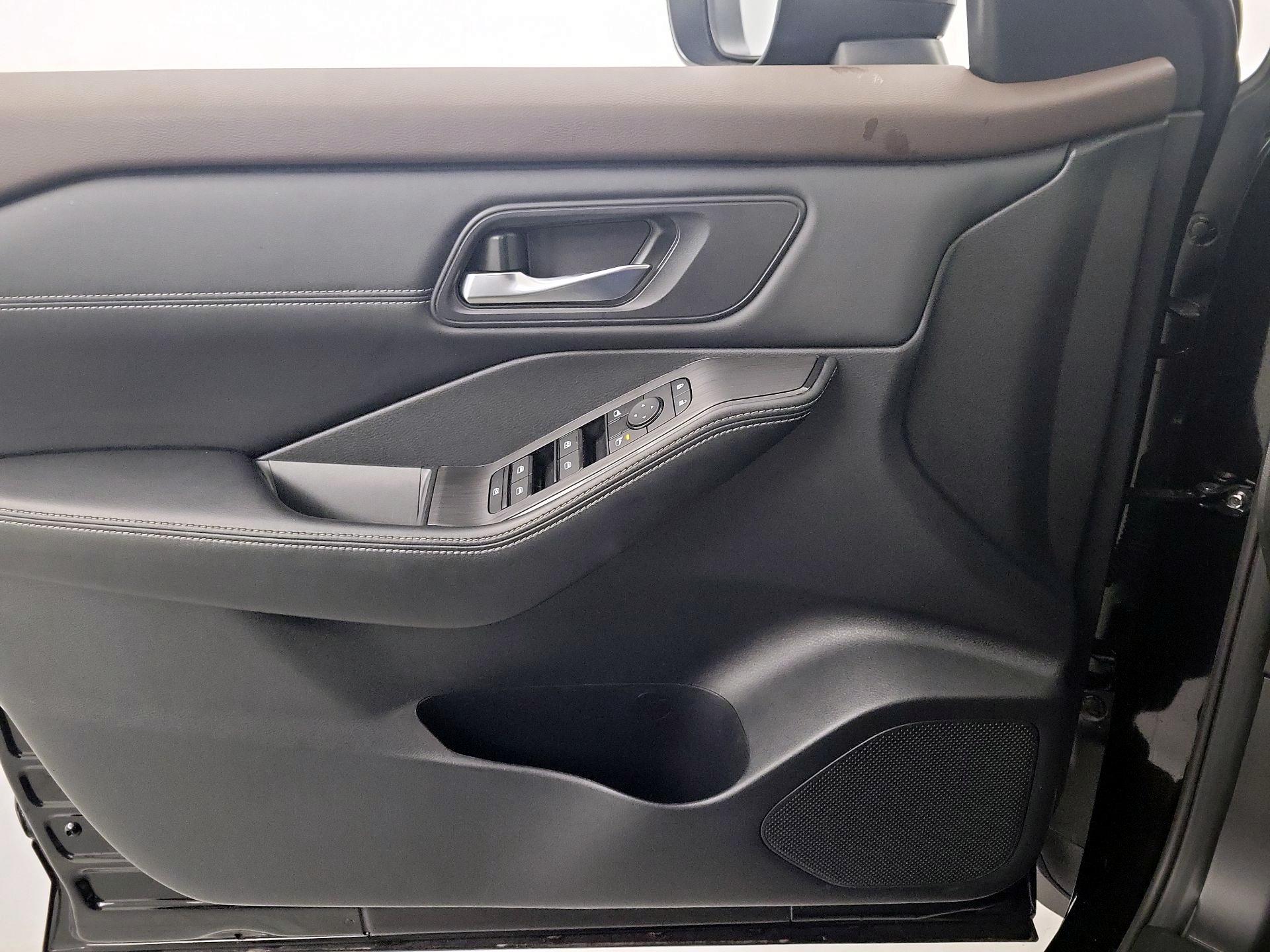 Thumbnail: 2023 Nissan Rogue - 10