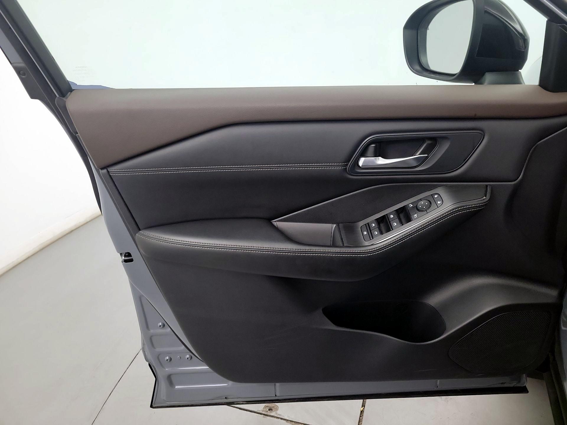 Thumbnail: 2023 Nissan Rogue - 10