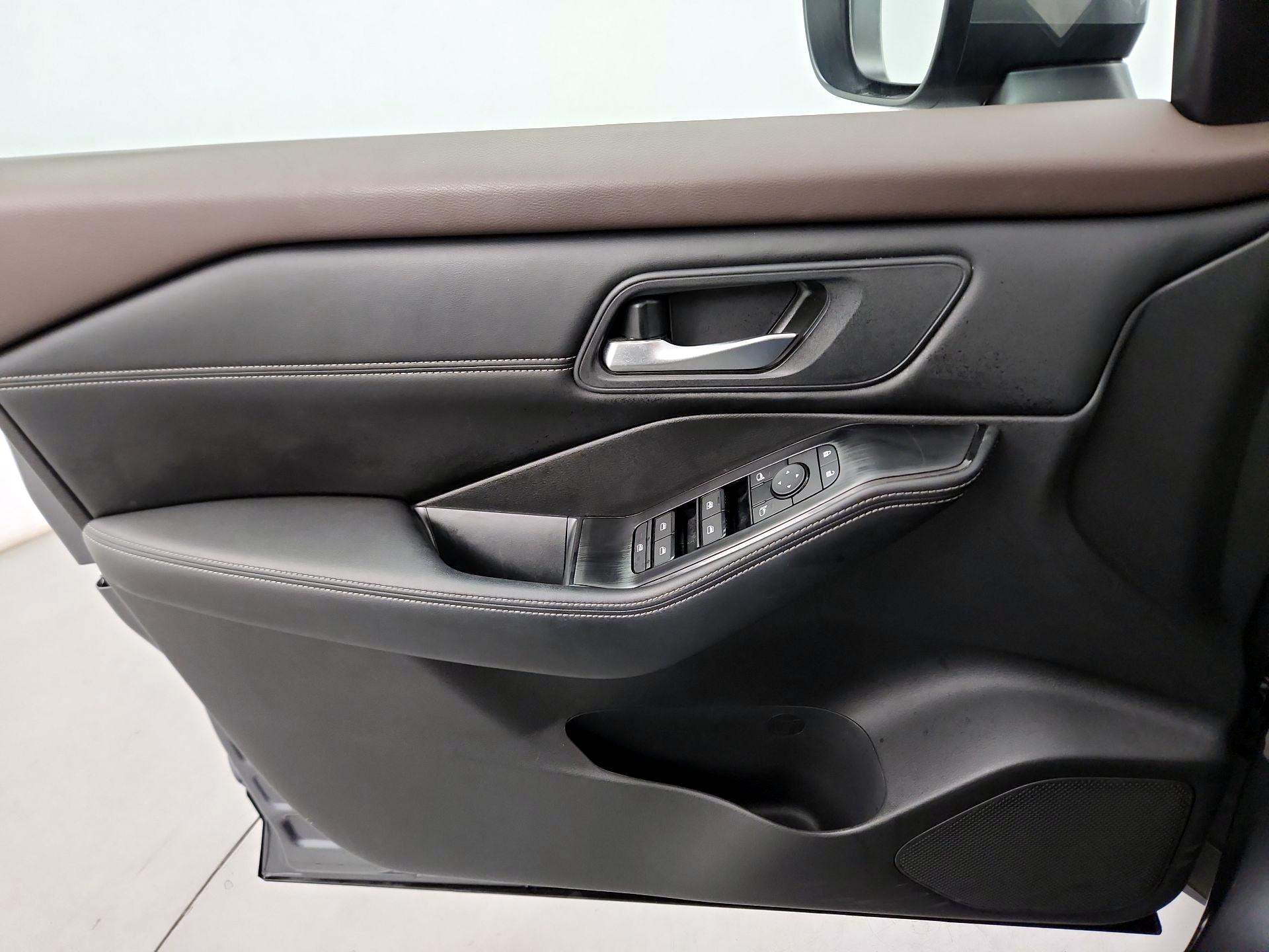 Thumbnail: 2023 Nissan Rogue - 10