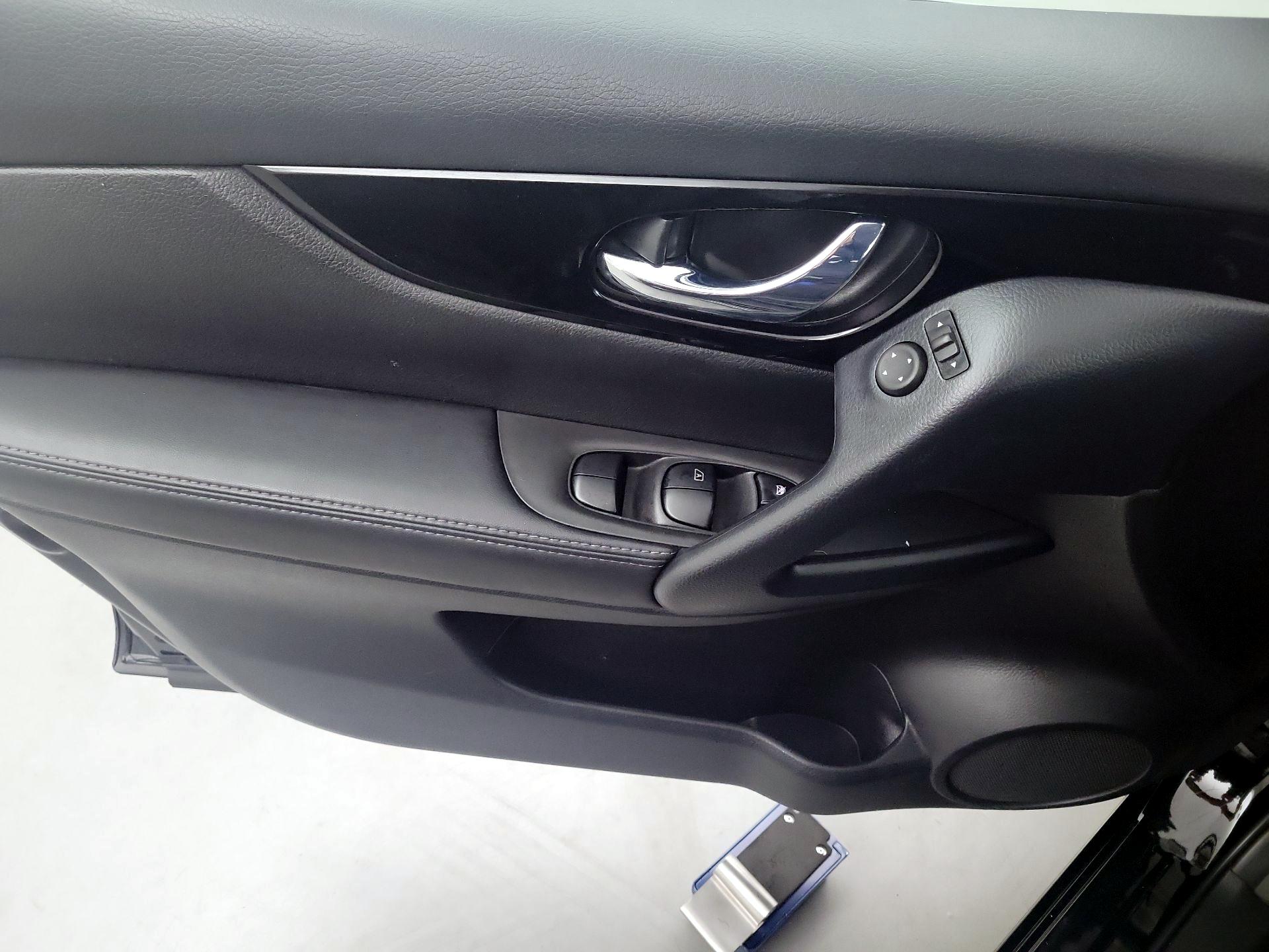 Thumbnail: 2022 Nissan Rogue Sport - 10