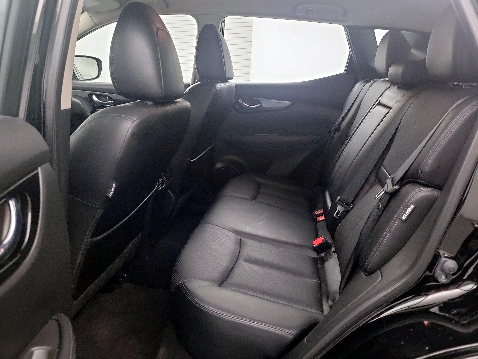 Thumbnail: 2022 Nissan Rogue Sport - 18