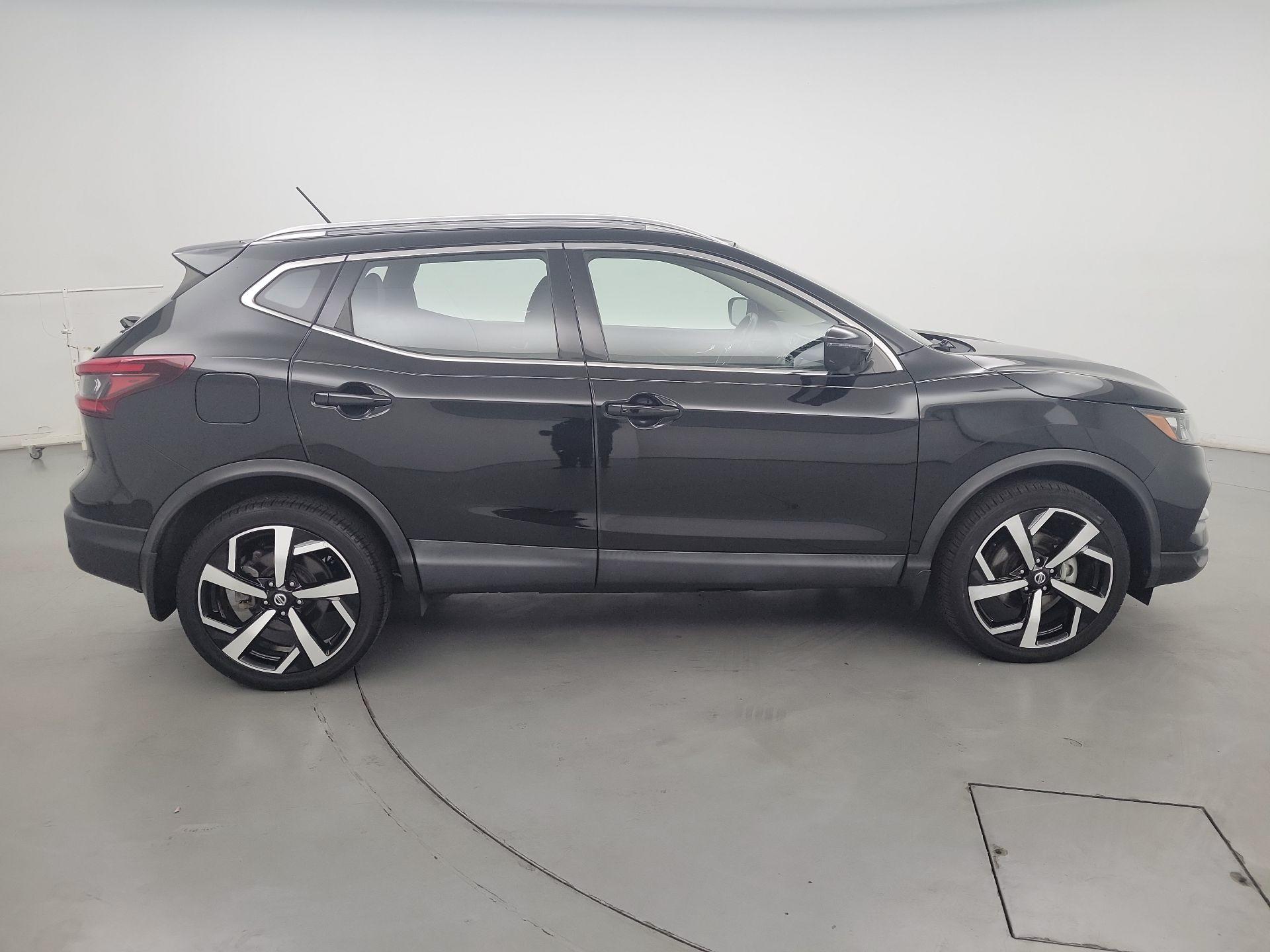 Thumbnail: 2022 Nissan Rogue Sport - 4