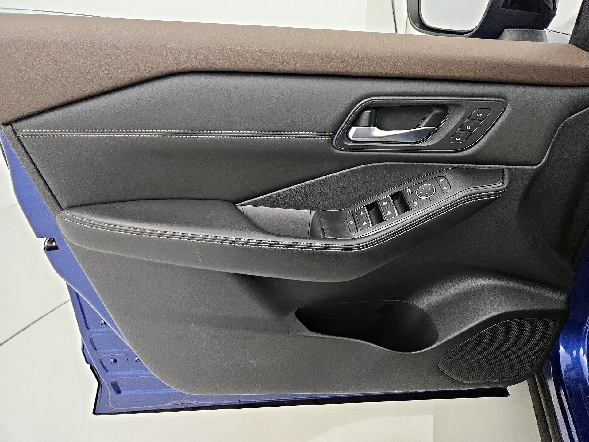 Thumbnail: 2022 Nissan Rogue - 12