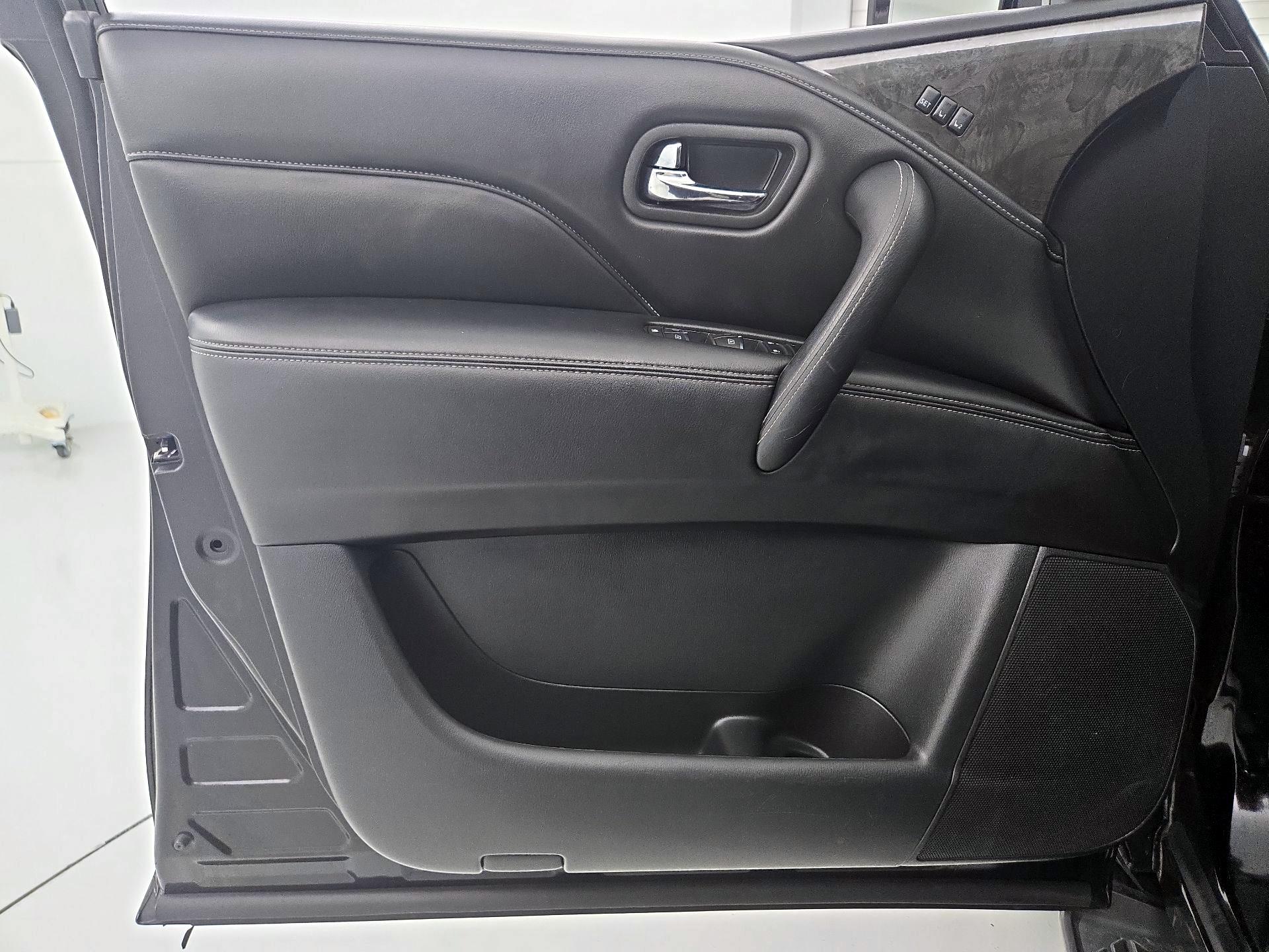 Thumbnail: 2022 INFINITI QX80 - 12