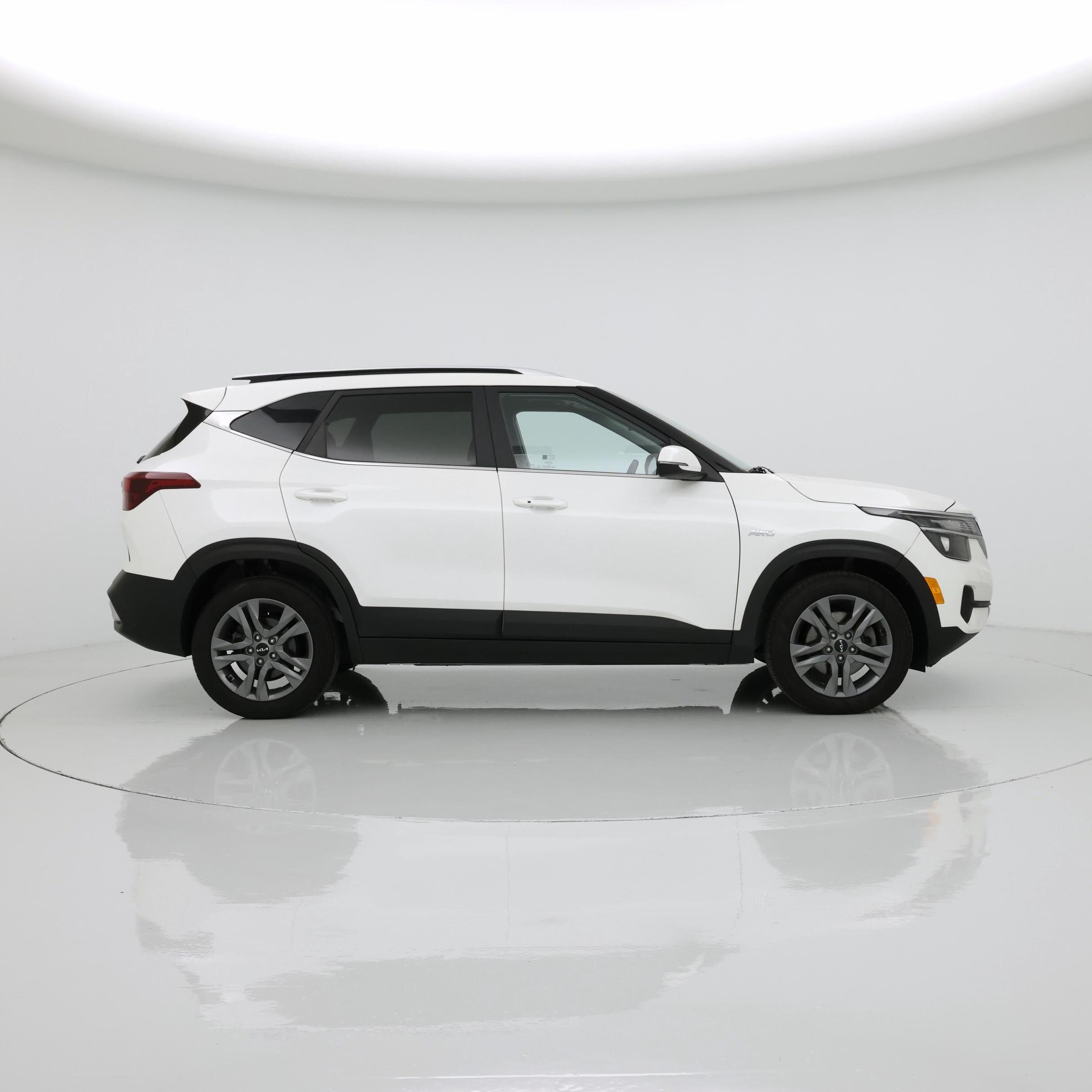 Thumbnail: 2023 Kia Seltos - 7