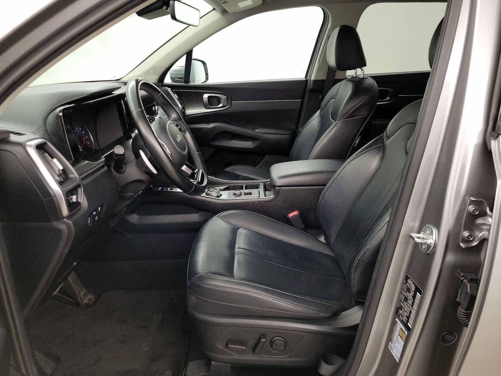 Thumbnail: 2023 Kia Sorento - 11