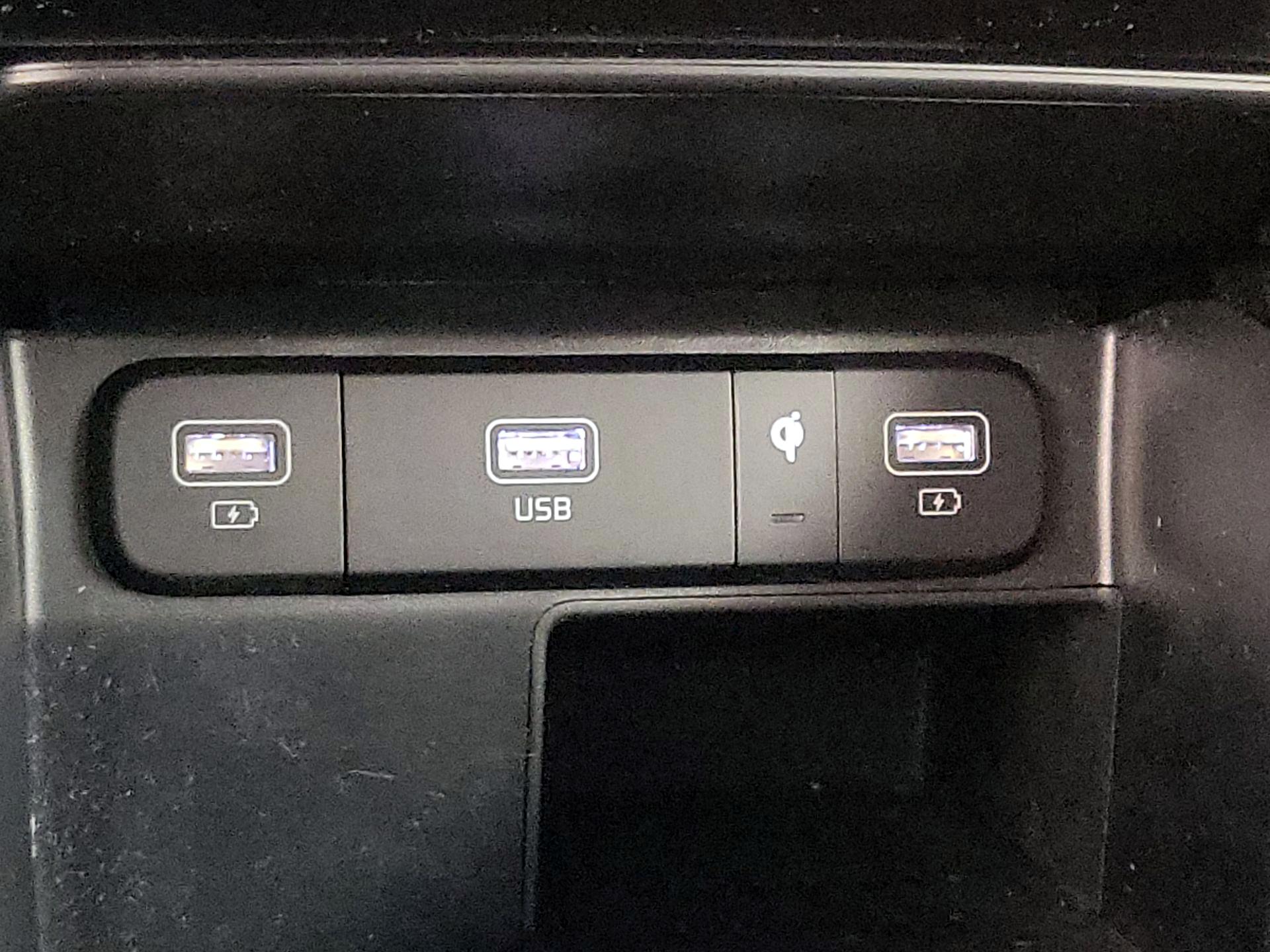 Thumbnail: 2023 Kia Sorento - 19