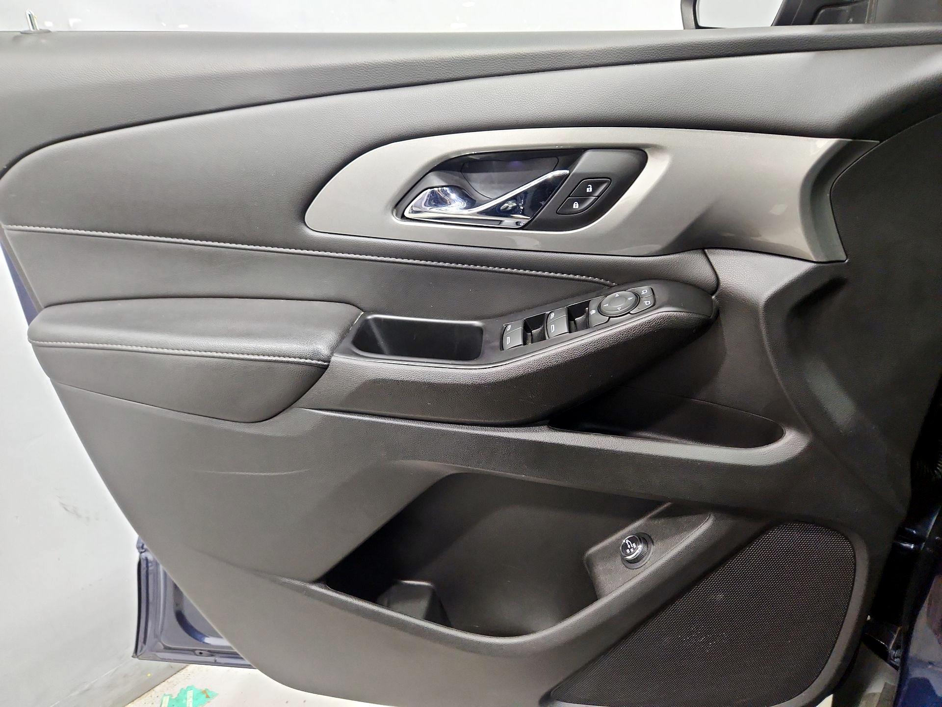 Thumbnail: 2023 Chevrolet Traverse - 12