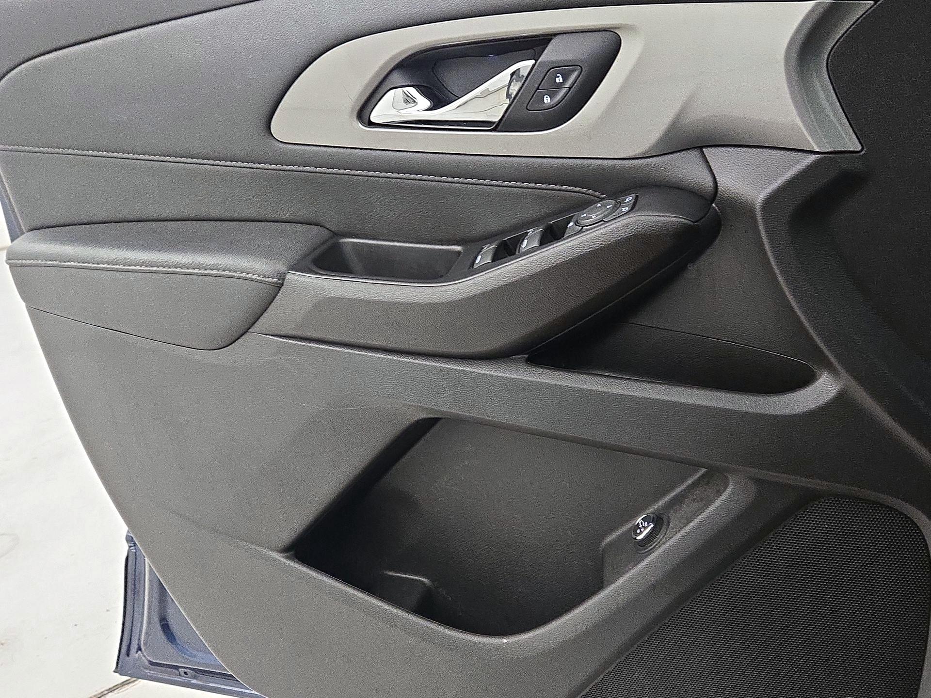 Thumbnail: 2023 Chevrolet Traverse - 12