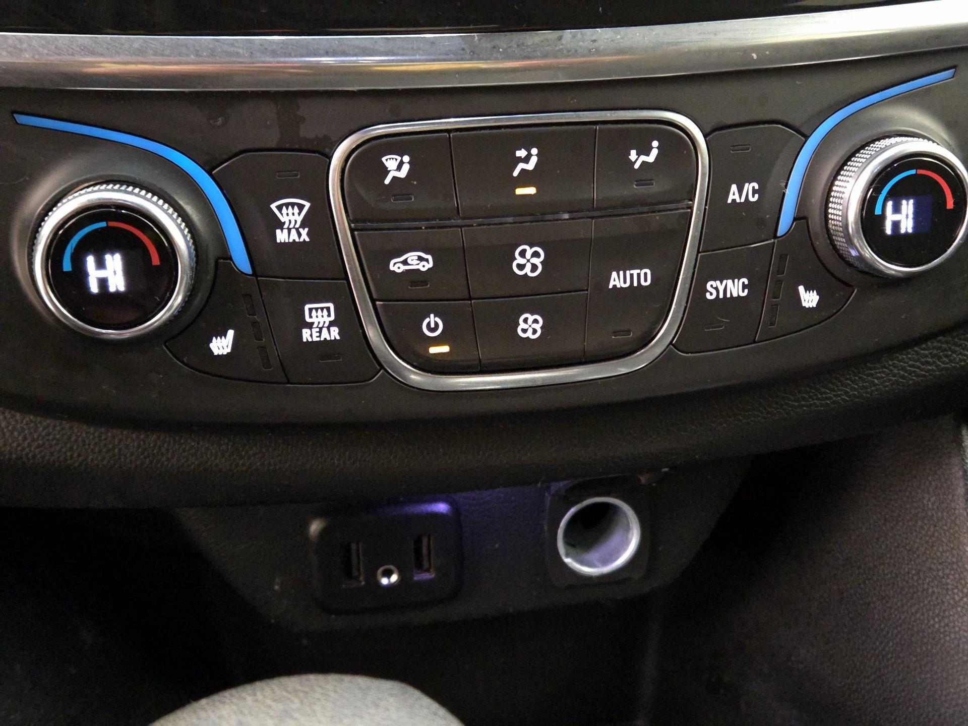 Thumbnail: 2023 Chevrolet Traverse - 16