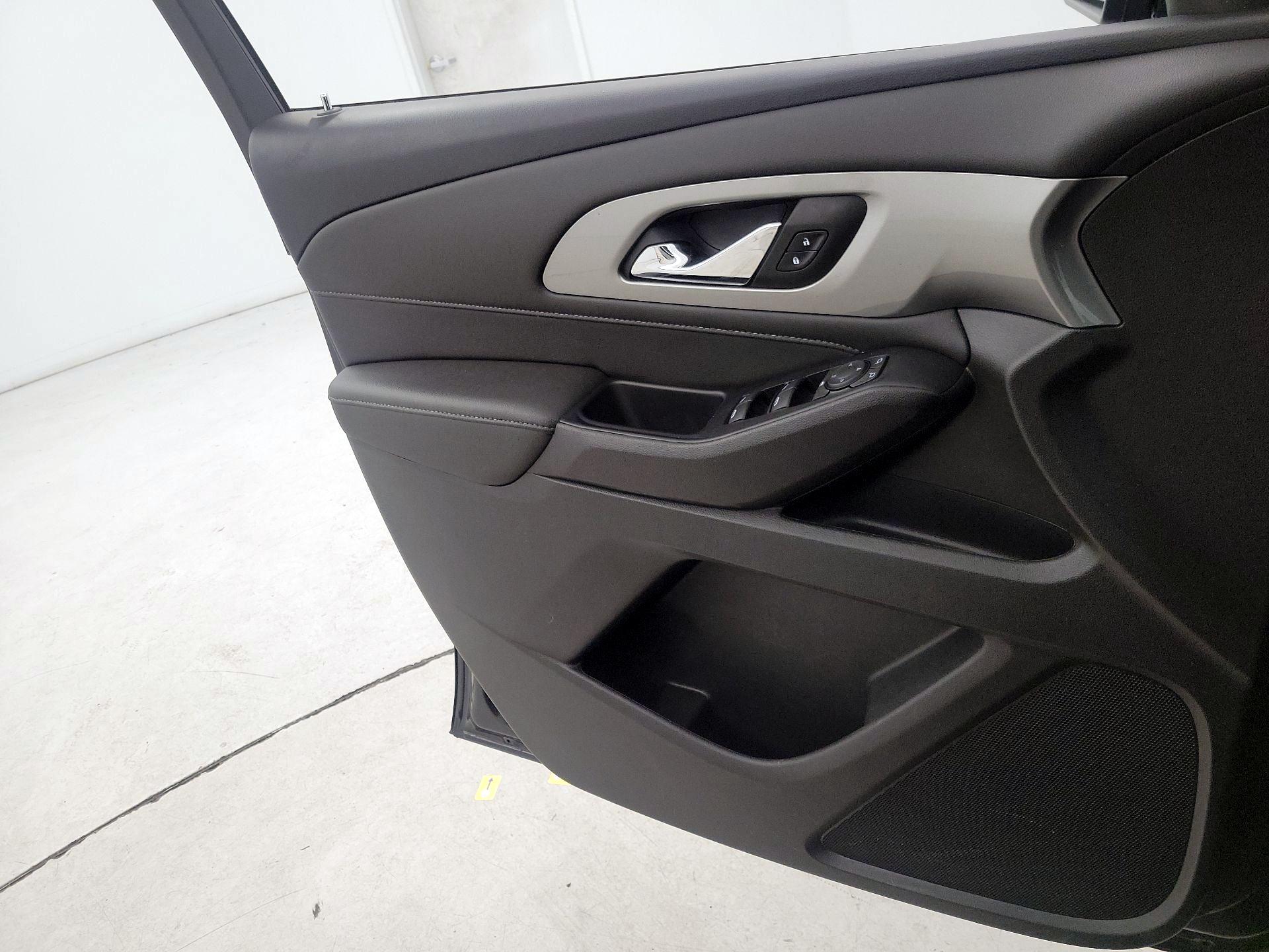 Thumbnail: 2023 Chevrolet Traverse - 12