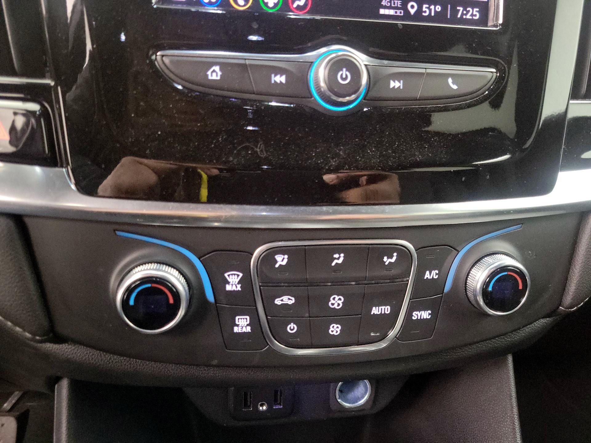 Thumbnail: 2023 Chevrolet Traverse - 16