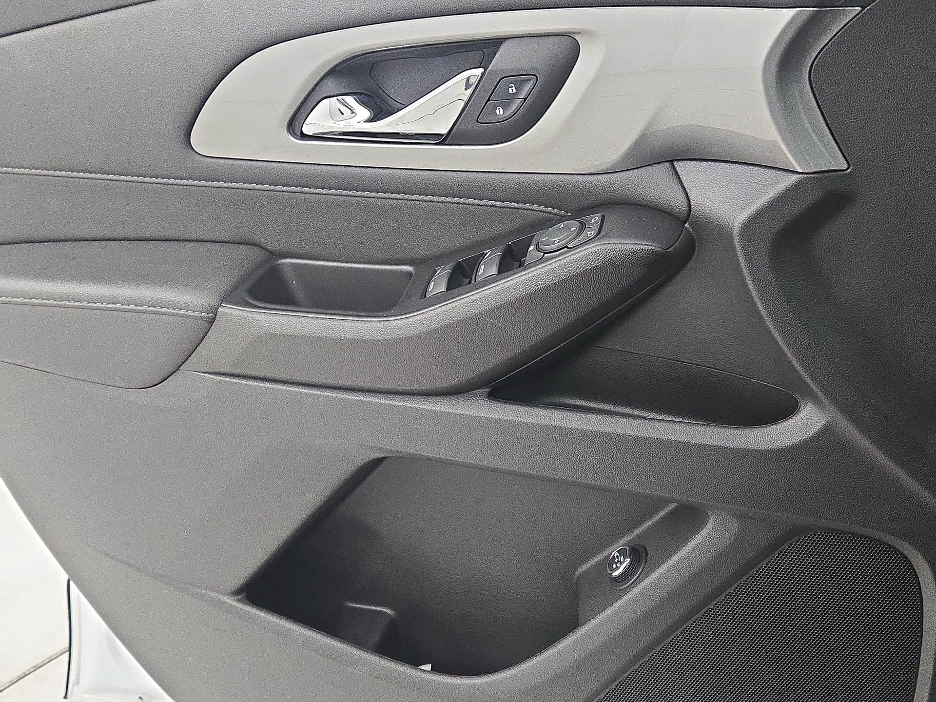 Thumbnail: 2023 Chevrolet Traverse - 12