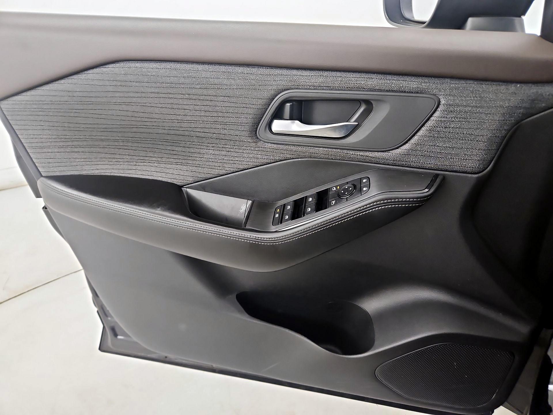 Thumbnail: 2023 Nissan Rogue - 12