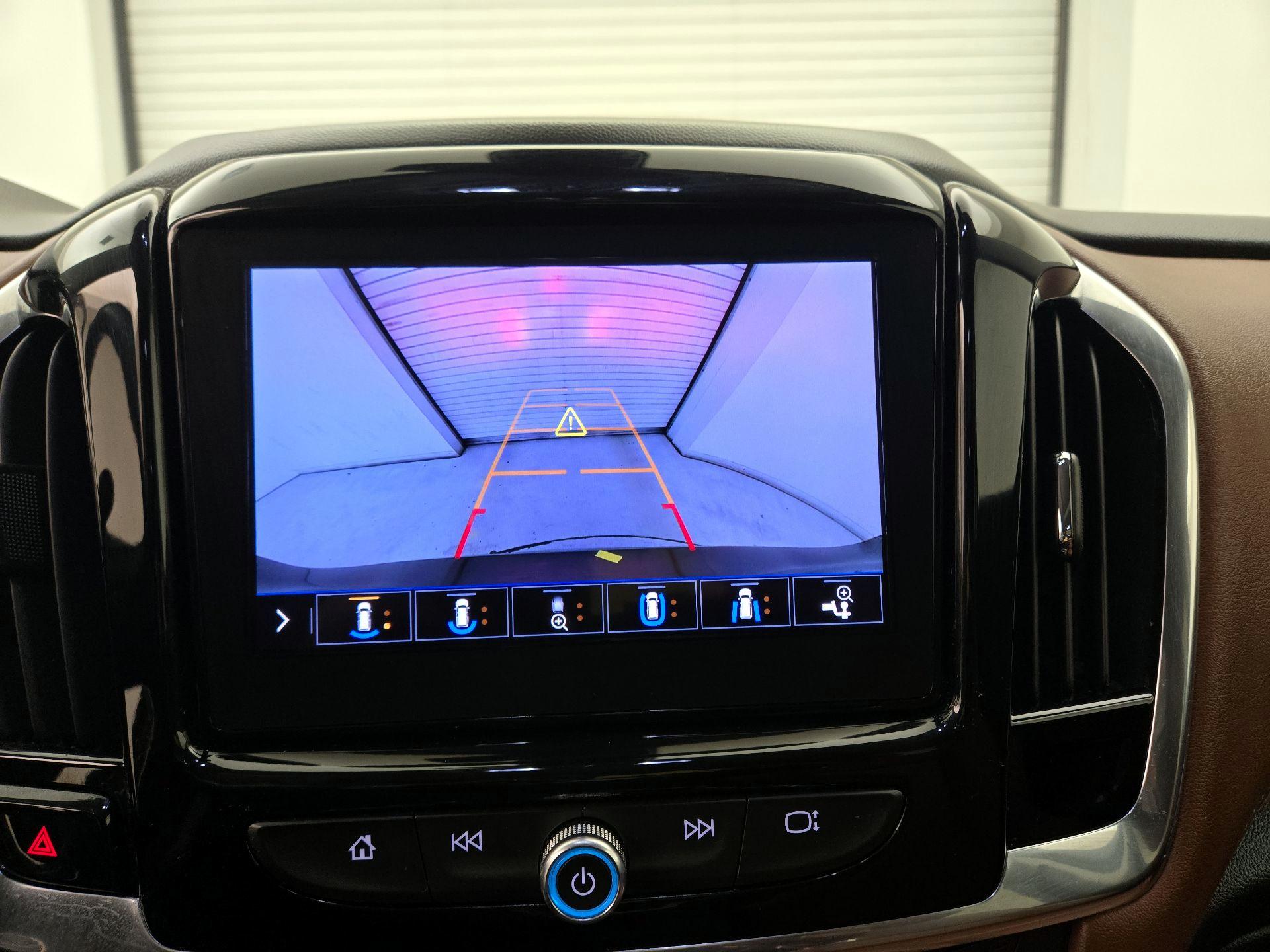 Thumbnail: 2021 Chevrolet Traverse - 14