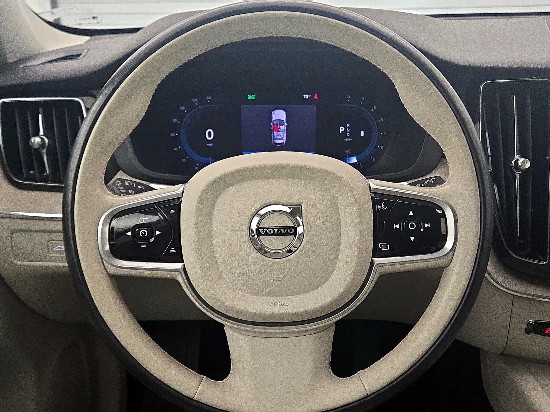 Thumbnail: 2023 Volvo XC60 - 10