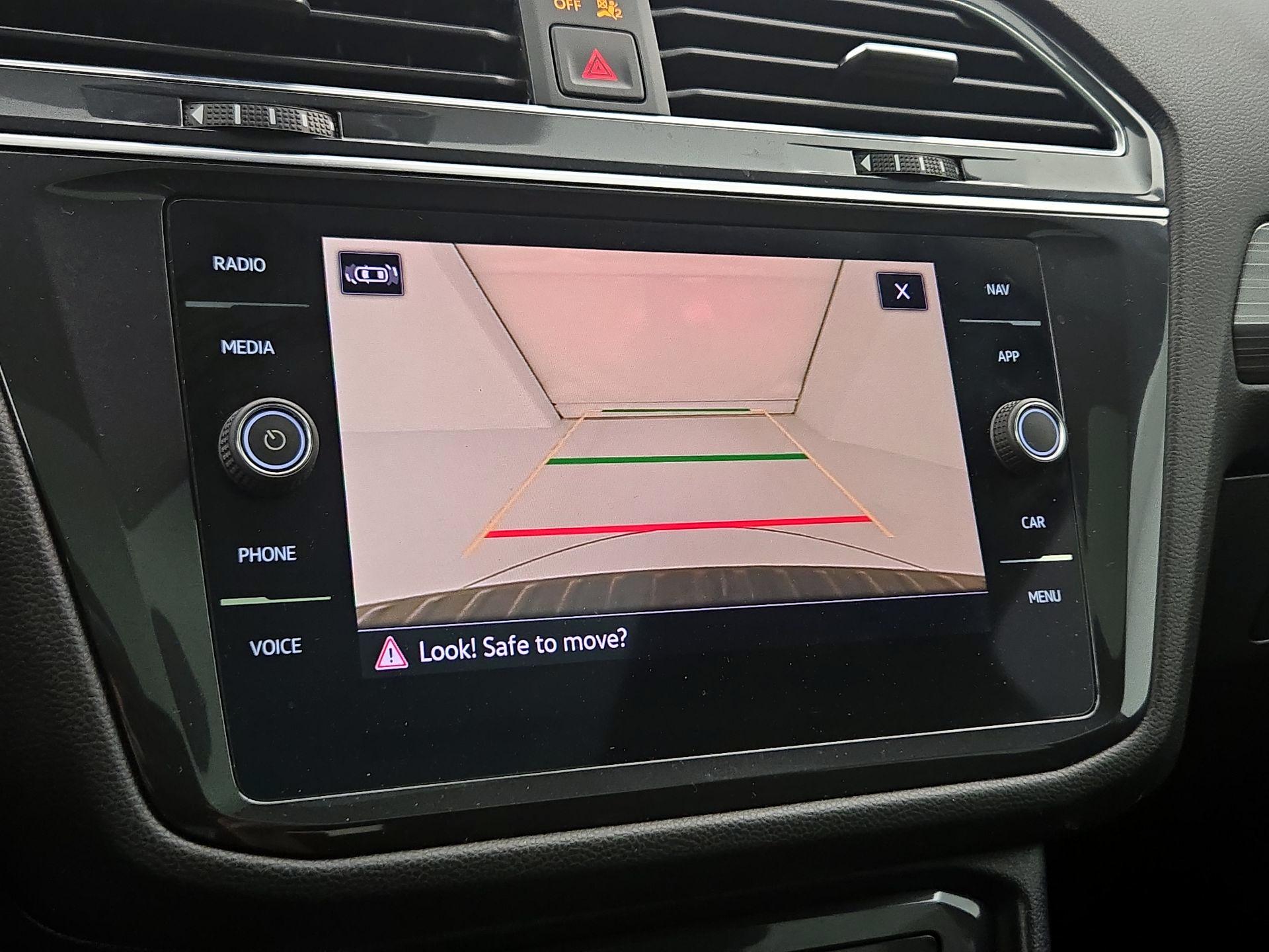 Thumbnail: 2022 Volkswagen Tiguan - 15