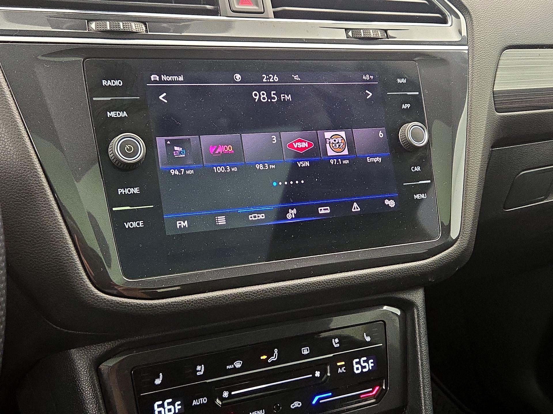 Thumbnail: 2022 Volkswagen Tiguan - 16