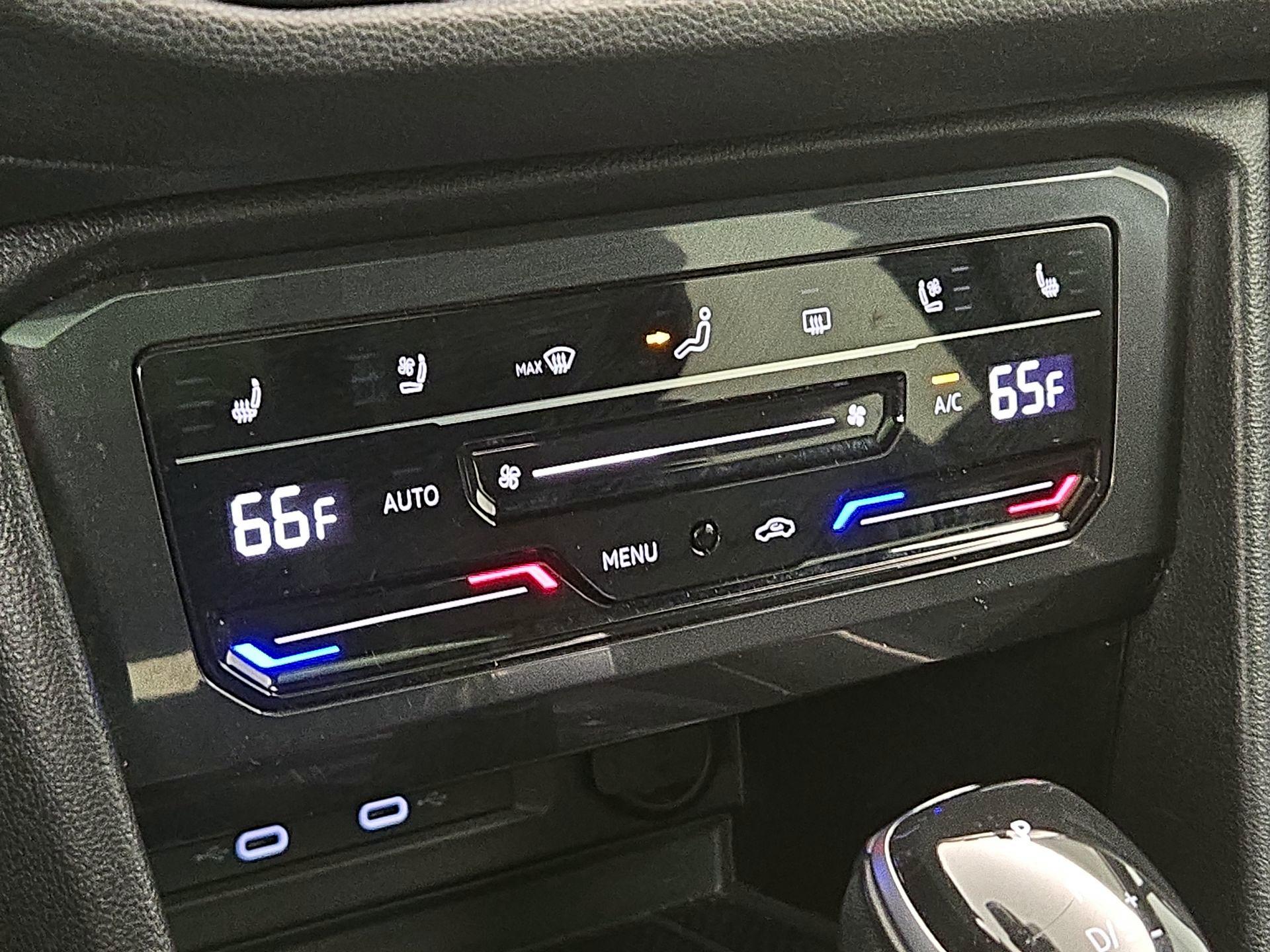 Thumbnail: 2022 Volkswagen Tiguan - 17