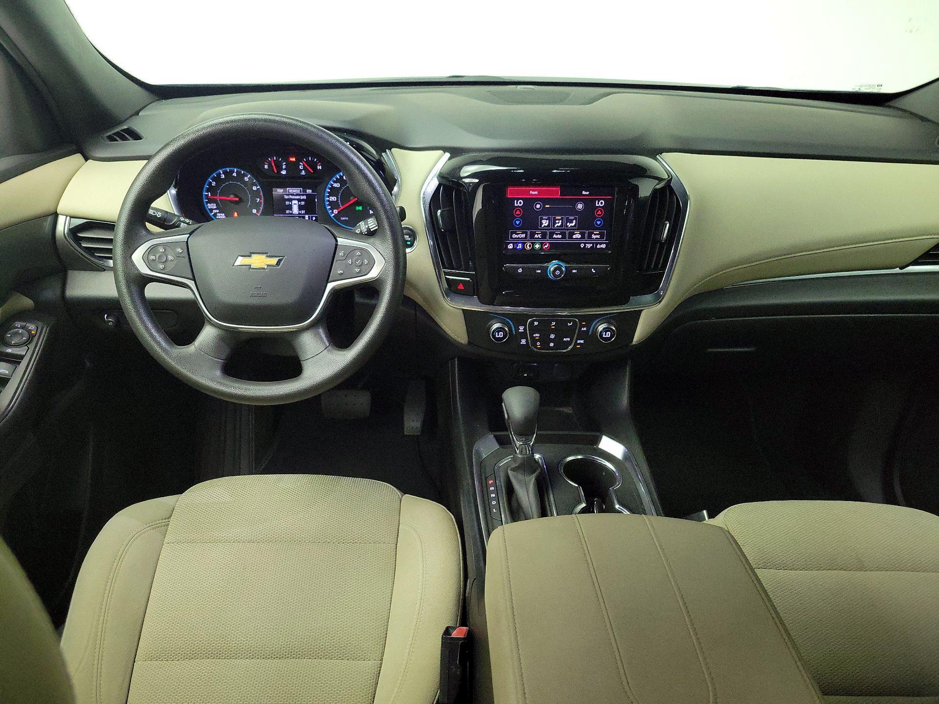 Thumbnail: 2023 Chevrolet Traverse - 9