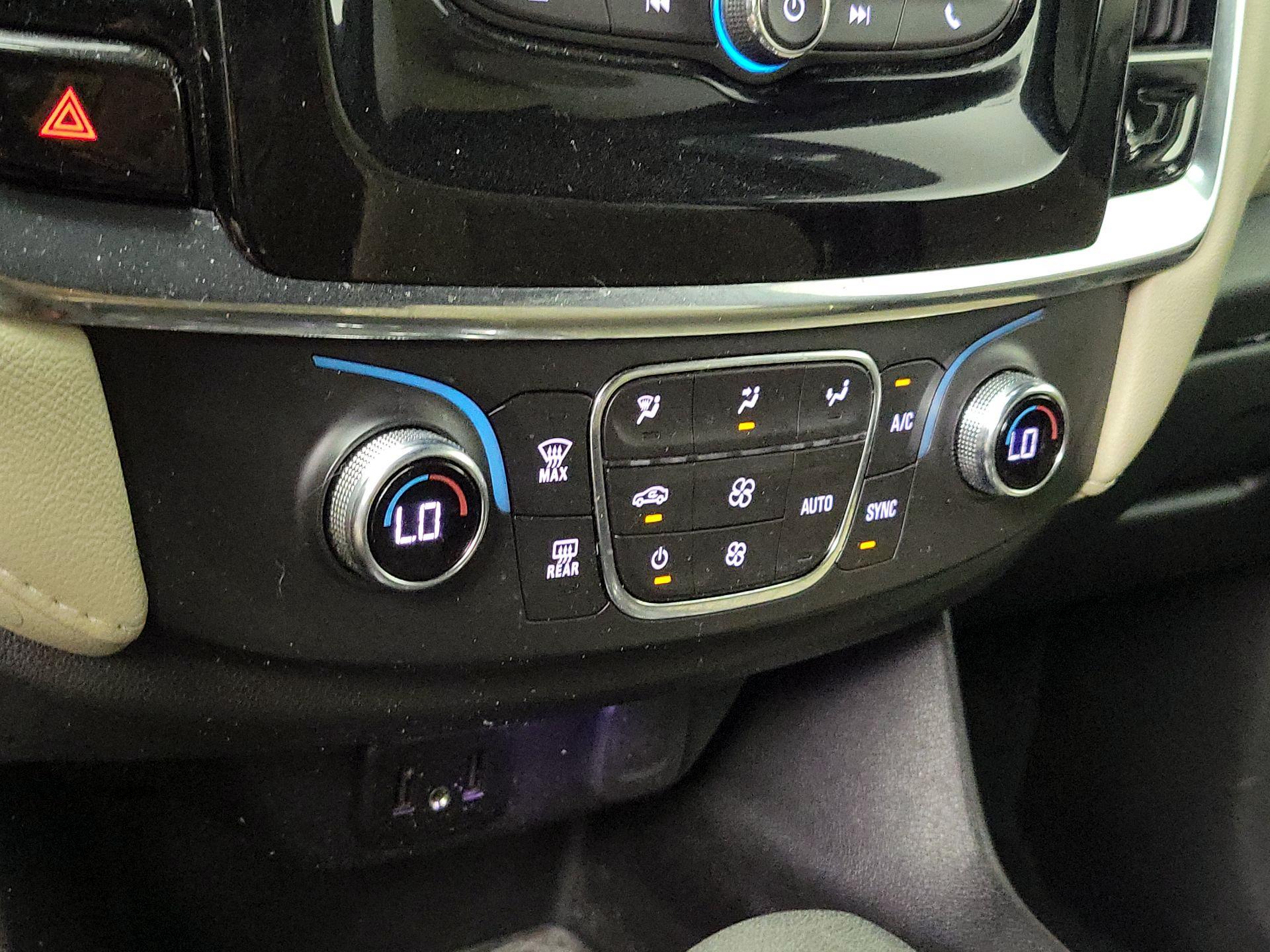 Thumbnail: 2023 Chevrolet Traverse - 16