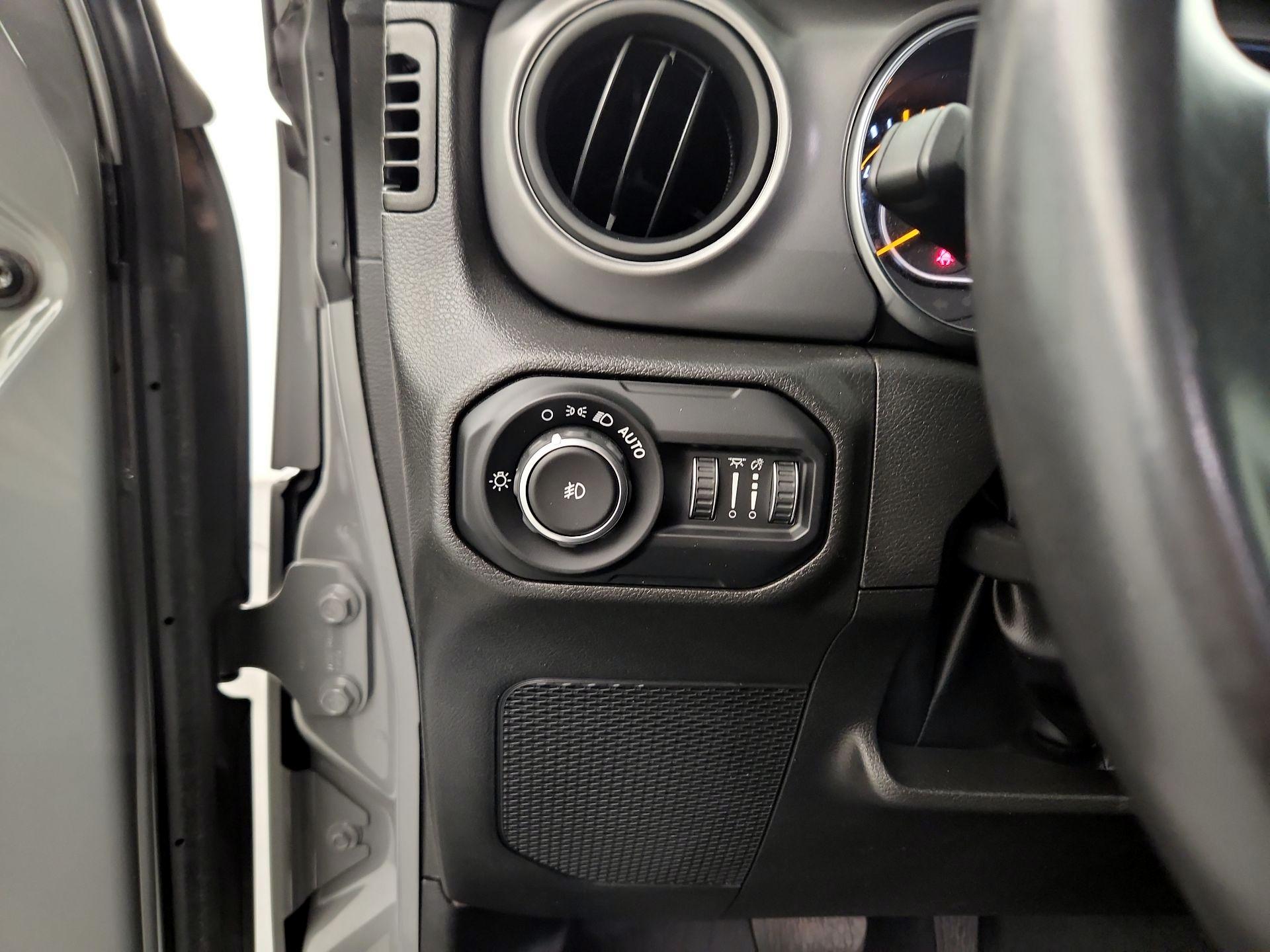 Thumbnail: 2022 Jeep Wrangler - 11