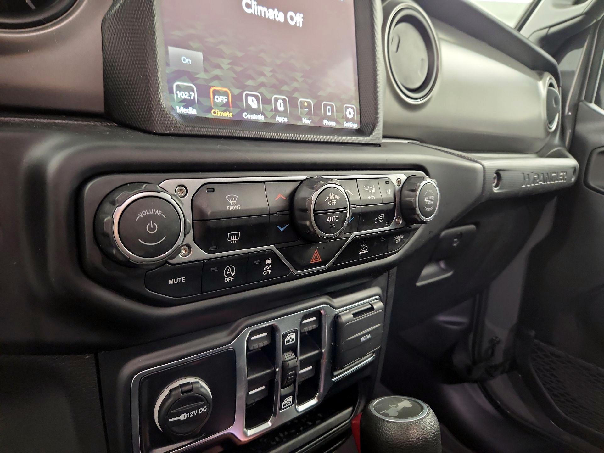 Thumbnail: 2022 Jeep Wrangler - 15