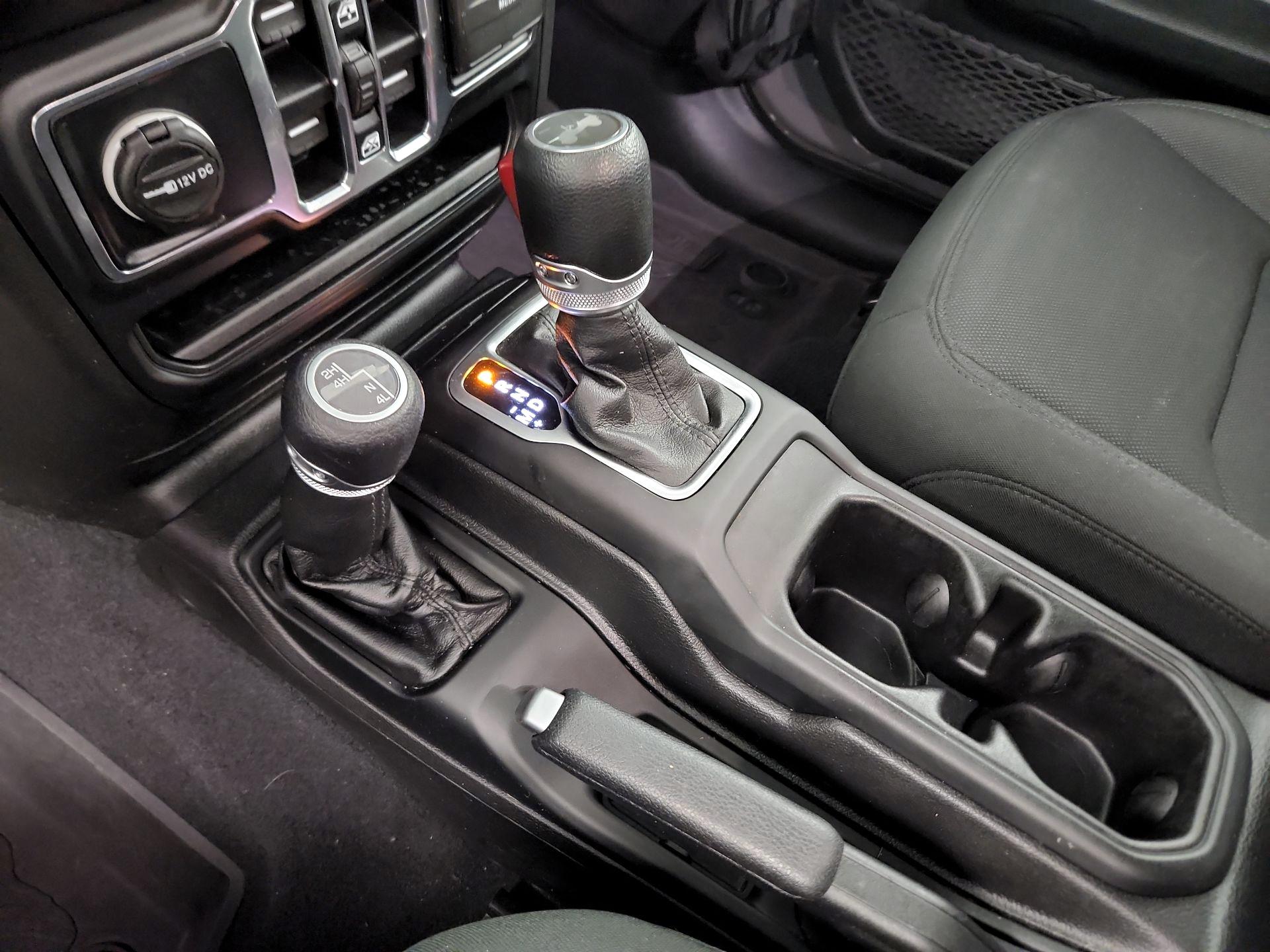 Thumbnail: 2022 Jeep Wrangler - 16