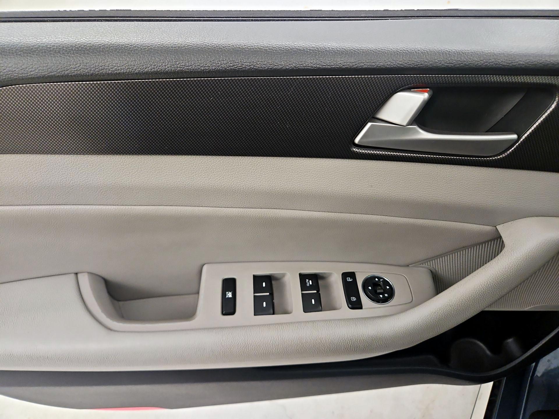 Thumbnail: 2017 Hyundai Sonata - 12