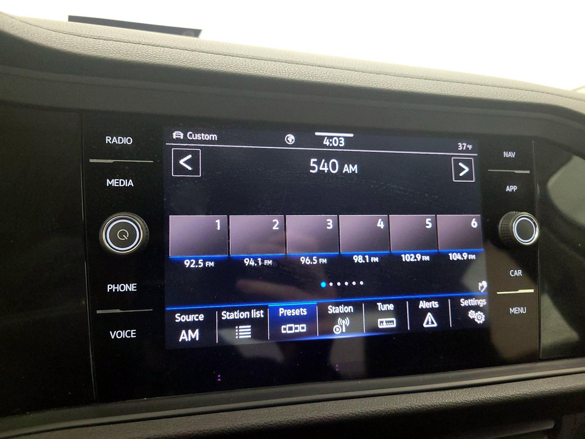 Thumbnail: 2023 Volkswagen Jetta - 16