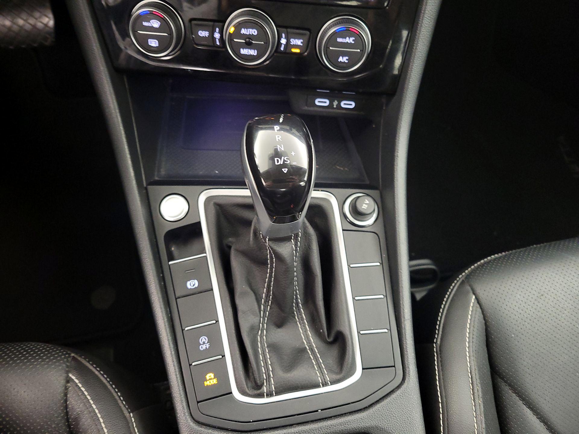 Thumbnail: 2023 Volkswagen Jetta - 18