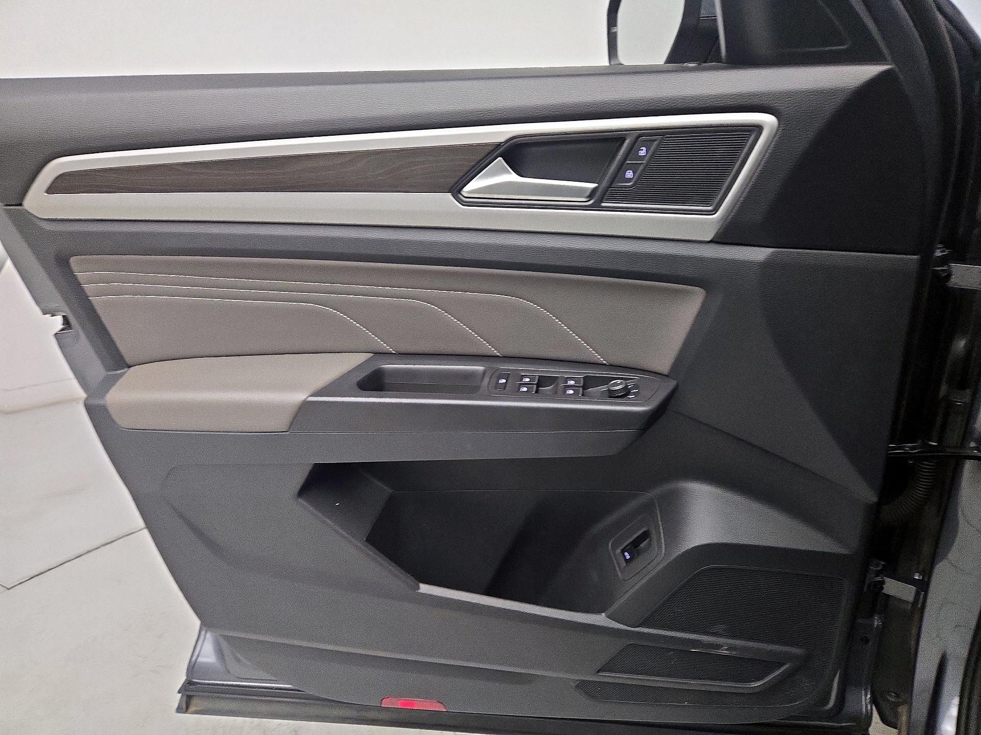 Thumbnail: 2023 Volkswagen Atlas - 12