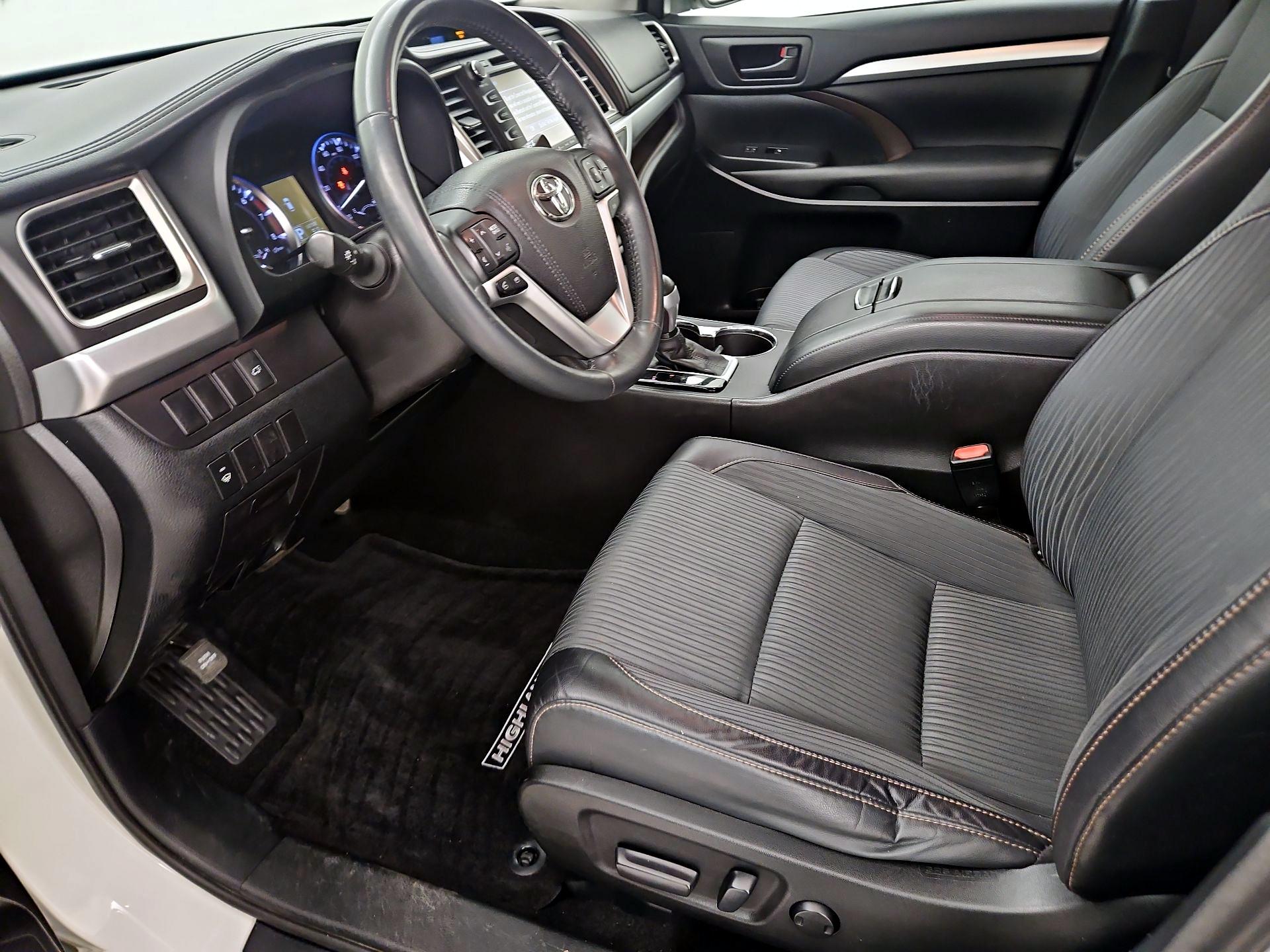 Thumbnail: 2016 Toyota Highlander - 11