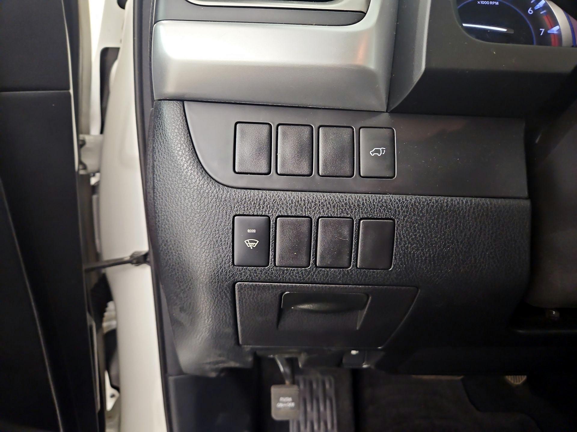 Thumbnail: 2016 Toyota Highlander - 13