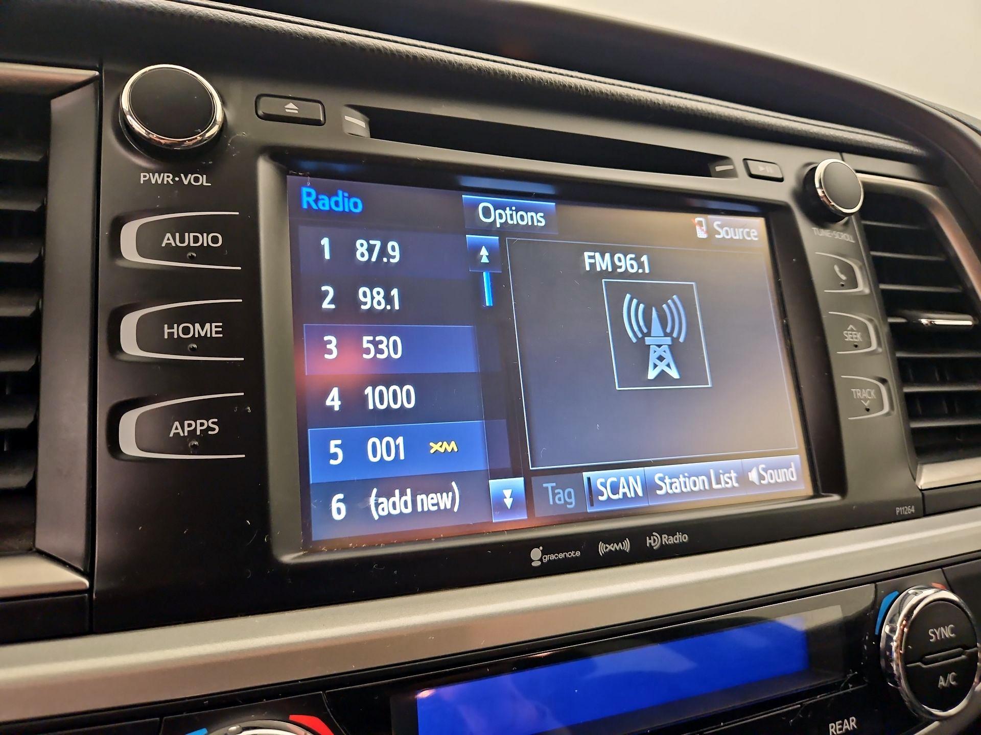 Thumbnail: 2016 Toyota Highlander - 15