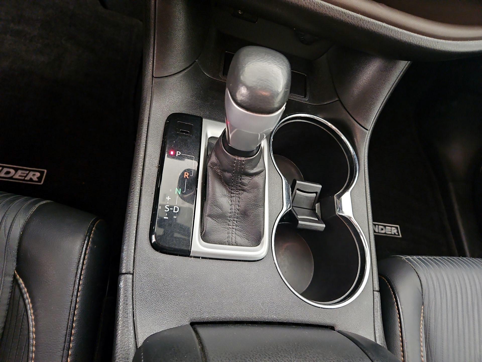 Thumbnail: 2016 Toyota Highlander - 17