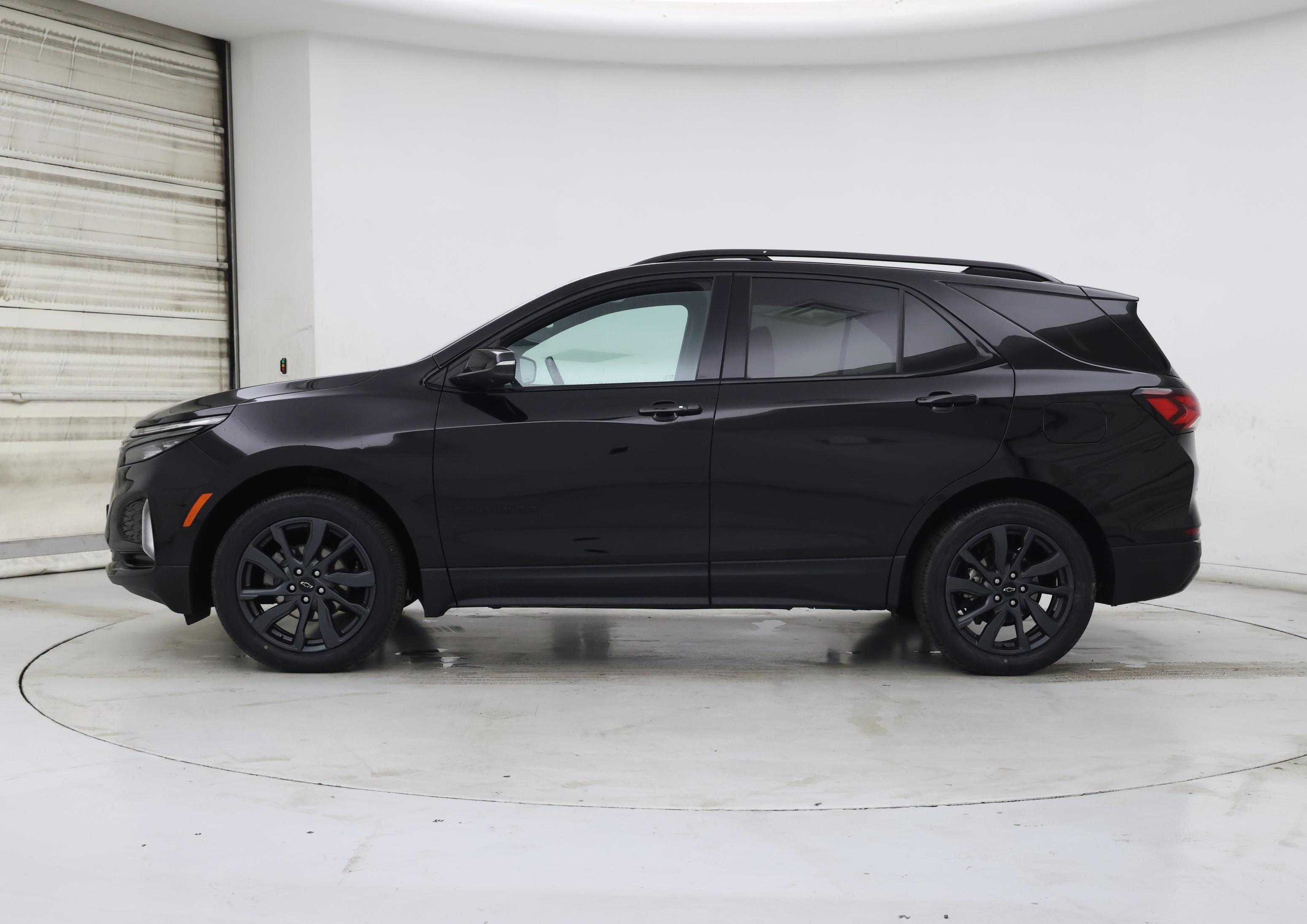 Thumbnail: 2023 Chevrolet Equinox - 3