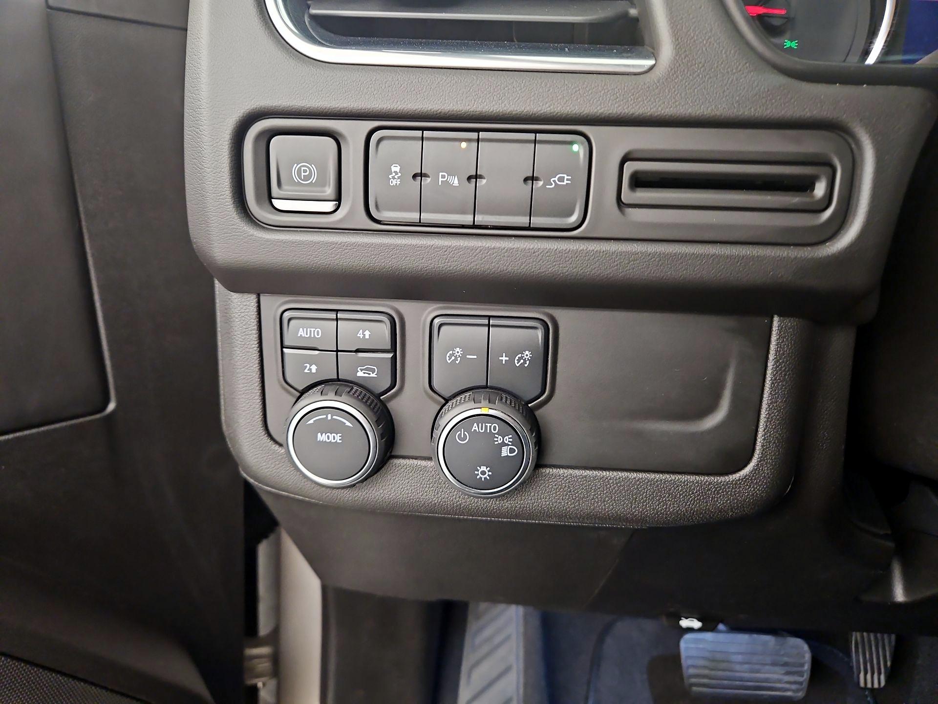 Thumbnail: 2021 Chevrolet Suburban - 13