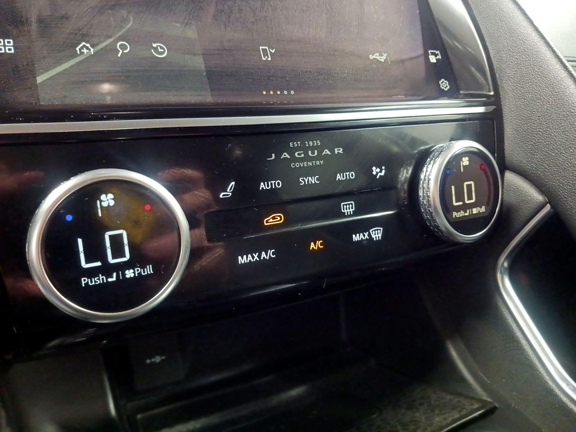 Thumbnail: 2021 Jaguar E-Pace - 14